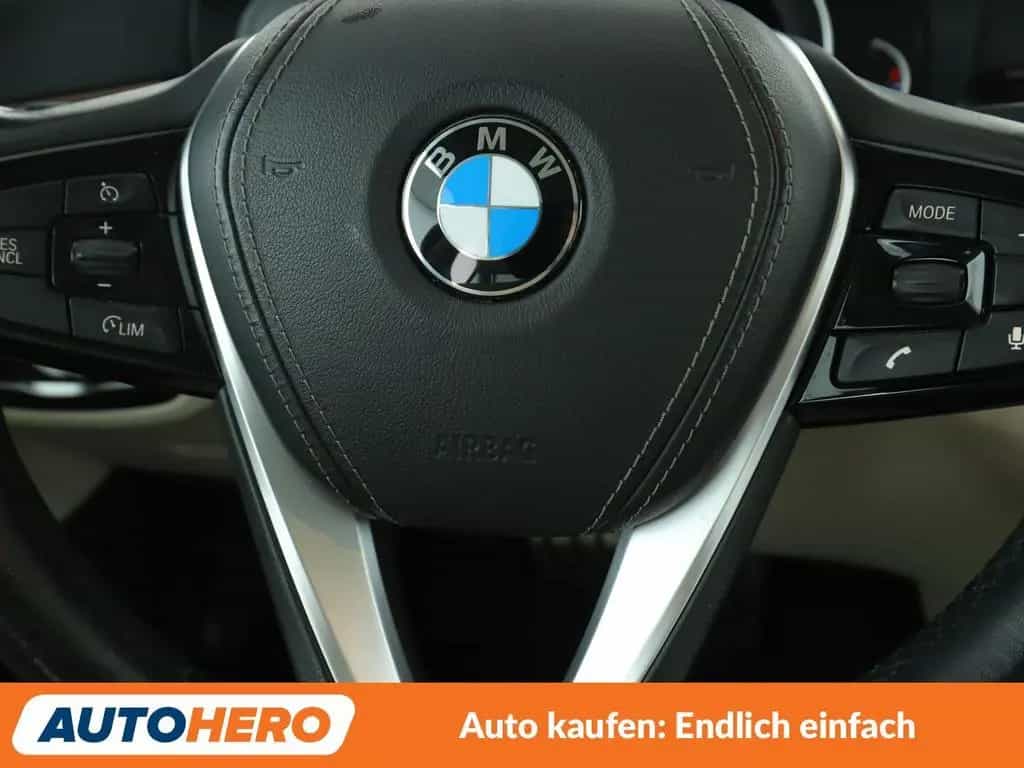 BMW 530 d Luxury Line Aut.*NAV*LED*HUD*TEMPO*CAM* 04/2017-photo-18