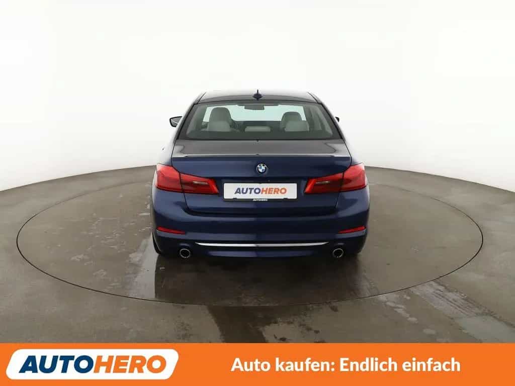 BMW 530 d Luxury Line Aut.*NAV*LED*HUD*TEMPO*CAM* 04/2017-photo-4