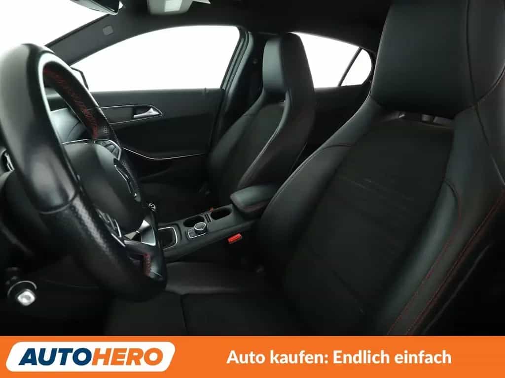 Mercedes-Benz GLA-Class GLA 180 AMG Line*NAVI*TEMPO*PDC* 03/2017-photo-9