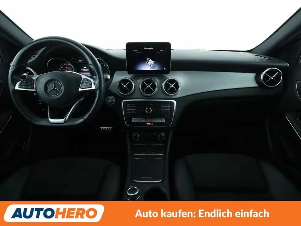 Mercedes-Benz GLA-Class 200 AMG Line Aut.*NAV*LED*TEMP*PDC*SHZ*KLIMA 04/2019-photo-11