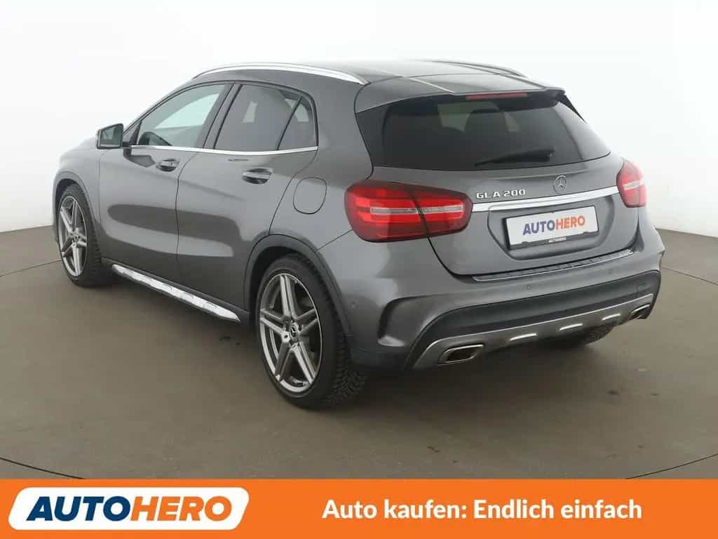 Mercedes-Benz GLA-Class 200 AMG Line Aut.*NAV*LED*TEMP*PDC*SHZ*KLIMA 04/2019-photo-3