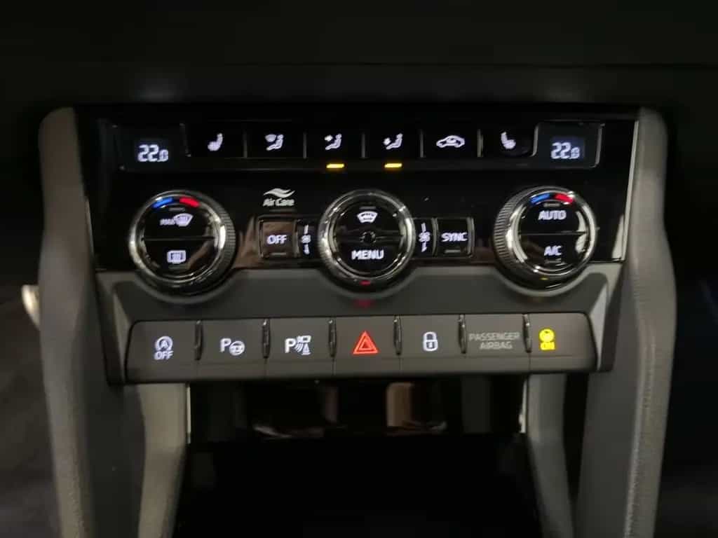 Skoda Karoq 2.0 TSI DSG 4M Sportline ACC Kamera Navi L 01/2022-photo-12