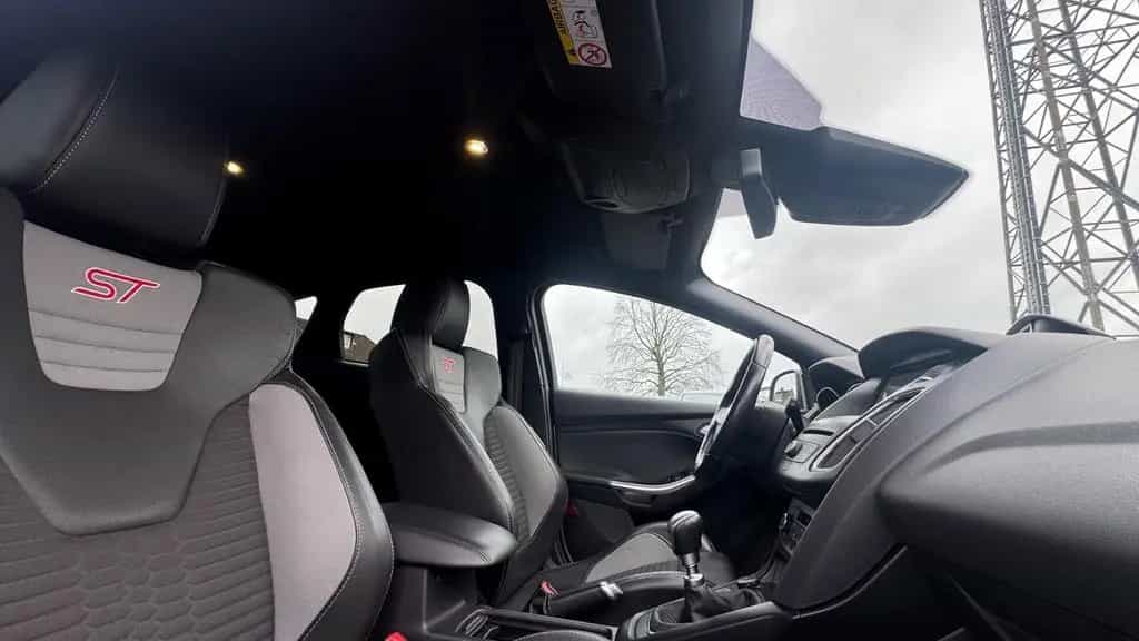 Ford Focus 2.0 Lim. ST-LINE | KAMERA | 250PS | SPORT 01/2018-photo-11