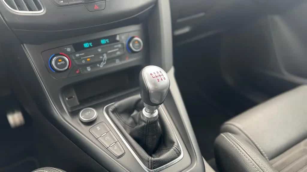 Ford Focus 2.0 Lim. ST-LINE | KAMERA | 250PS | SPORT 01/2018-photo-18