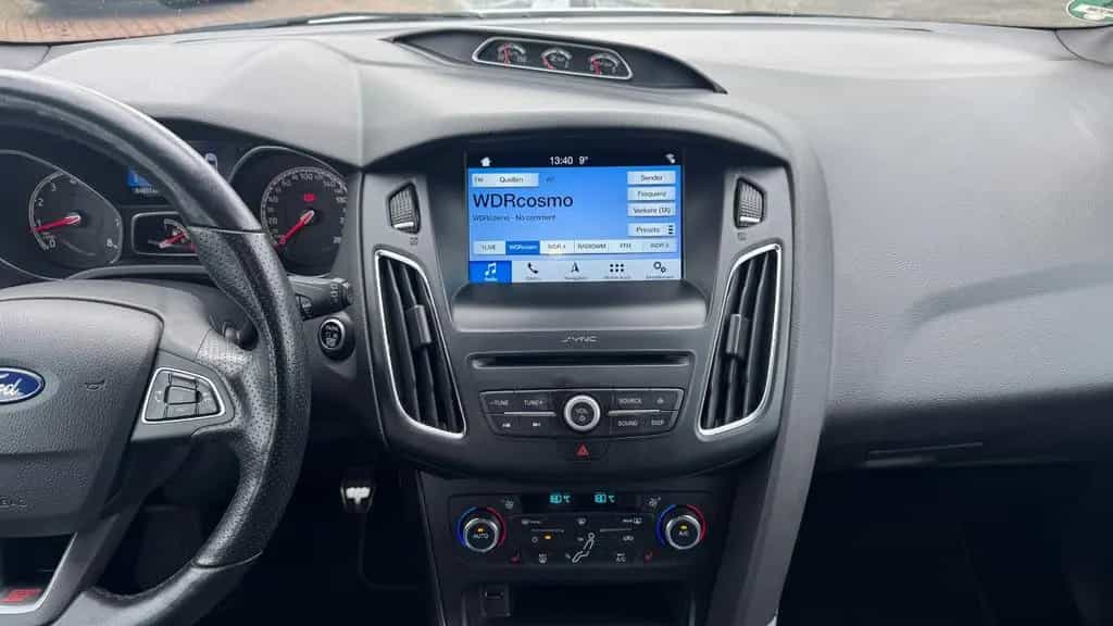 Ford Focus 2.0 Lim. ST-LINE | KAMERA | 250PS | SPORT 01/2018-photo-19