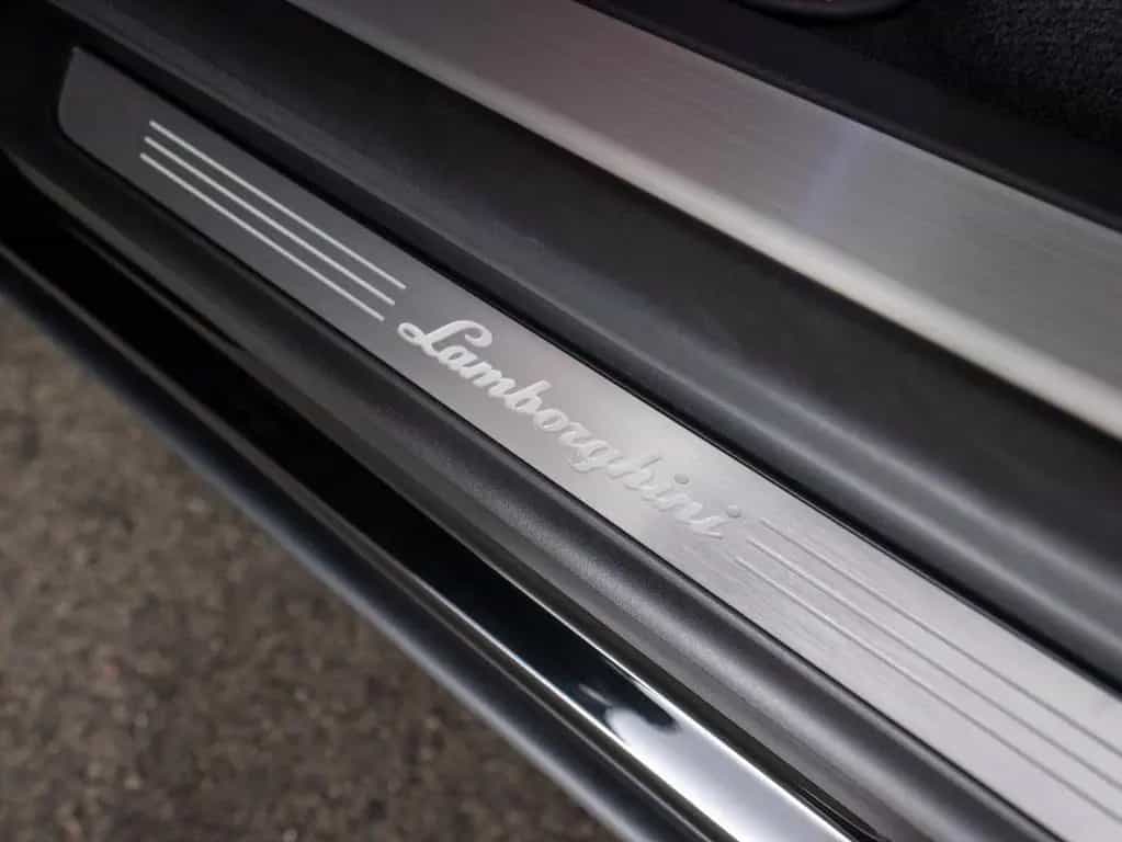 Lamborghini Urus S 23" AKRAPOVIC B&O PANO MASSAGE PARK-ASSIS 12/2023-photo-31