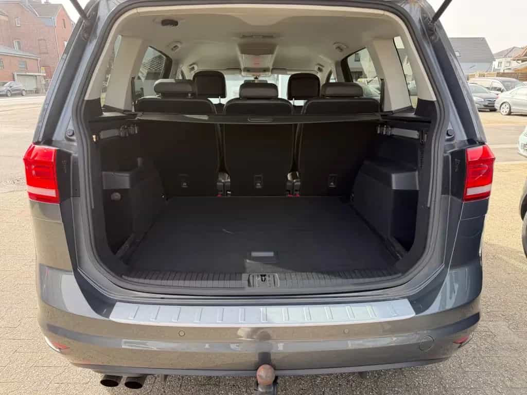 Volkswagen Touran Highline DSG LED AHK ACC LED KAMERA LEDER 02/2018-photo-12