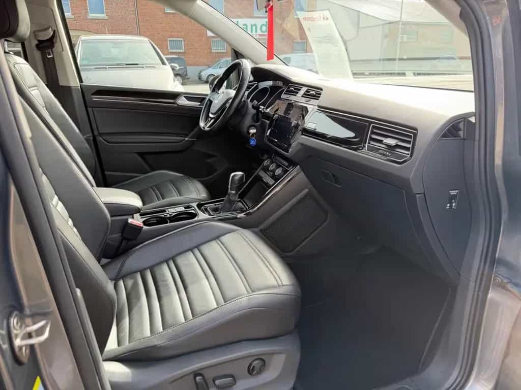 Volkswagen Touran Highline DSG LED AHK ACC LED KAMERA LEDER 02/2018-photo-13