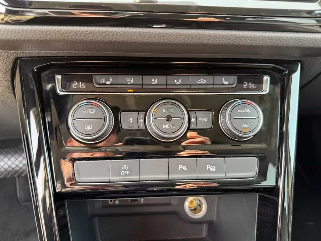 Volkswagen Touran Highline DSG LED AHK ACC LED KAMERA LEDER 02/2018-photo-19