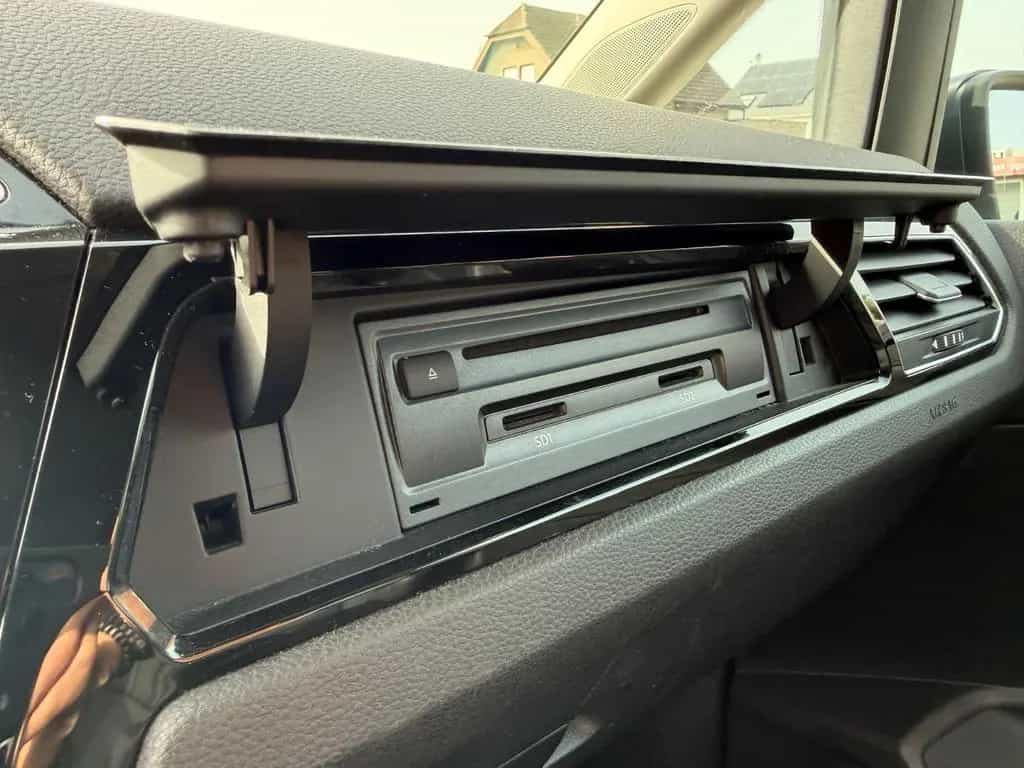 Volkswagen Touran Highline DSG LED AHK ACC LED KAMERA LEDER 02/2018-photo-22