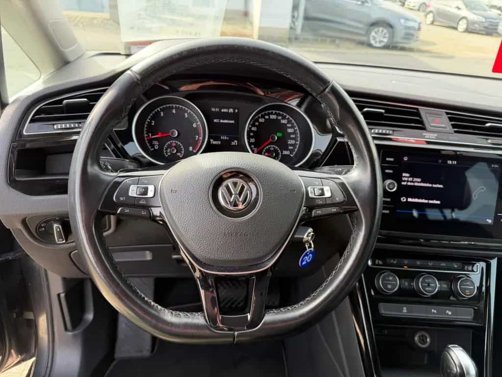 Volkswagen Touran Highline DSG LED AHK ACC LED KAMERA LEDER 02/2018-photo-23