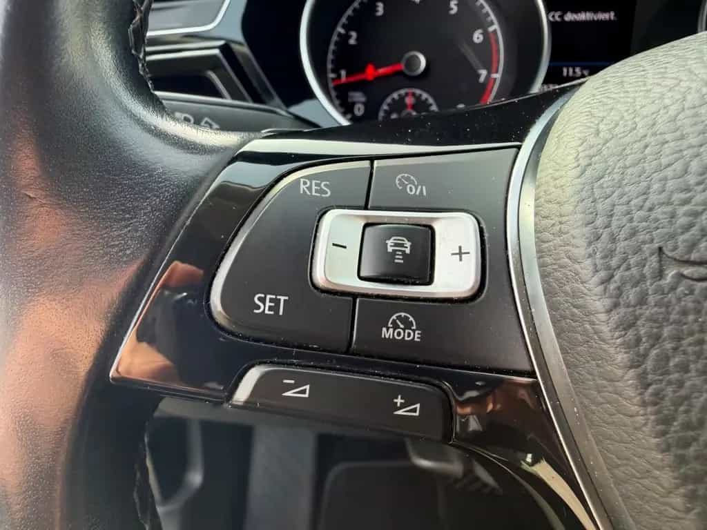 Volkswagen Touran Highline DSG LED AHK ACC LED KAMERA LEDER 02/2018-photo-24