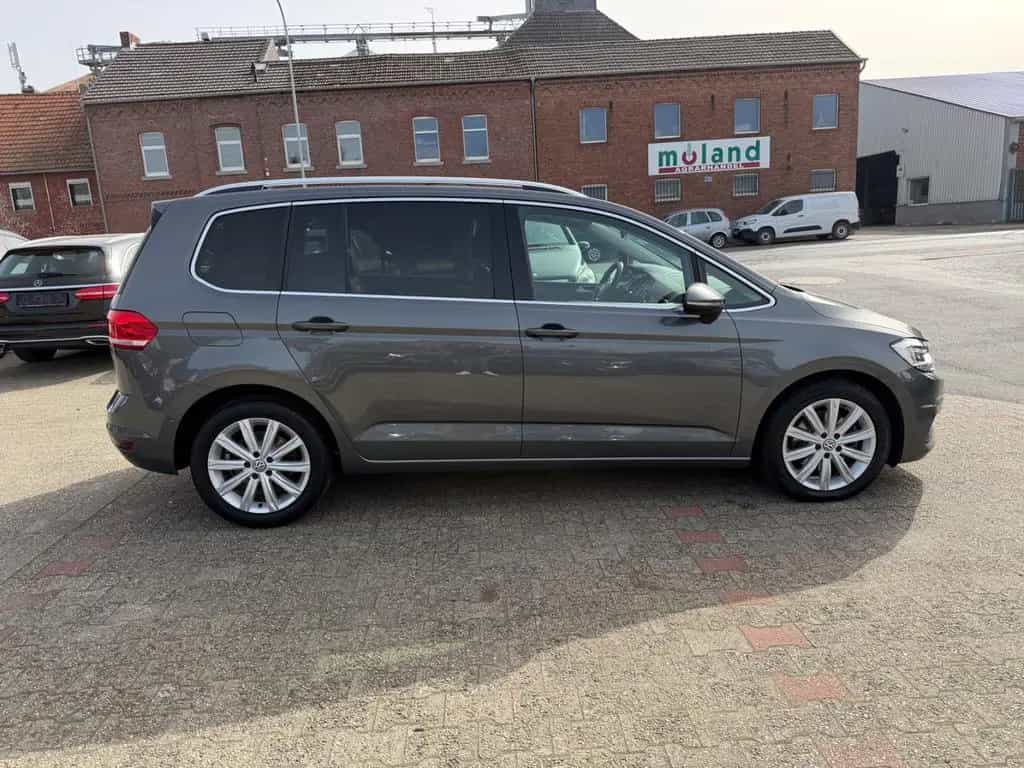 Volkswagen Touran Highline DSG LED AHK ACC LED KAMERA LEDER 02/2018-photo-3