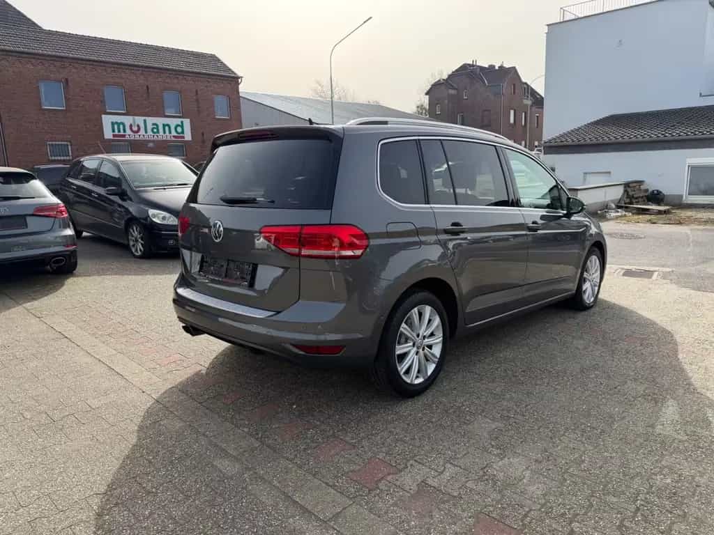 Volkswagen Touran Highline DSG LED AHK ACC LED KAMERA LEDER 02/2018-photo-4