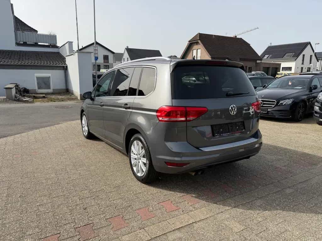 Volkswagen Touran Highline DSG LED AHK ACC LED KAMERA LEDER 02/2018-photo-6