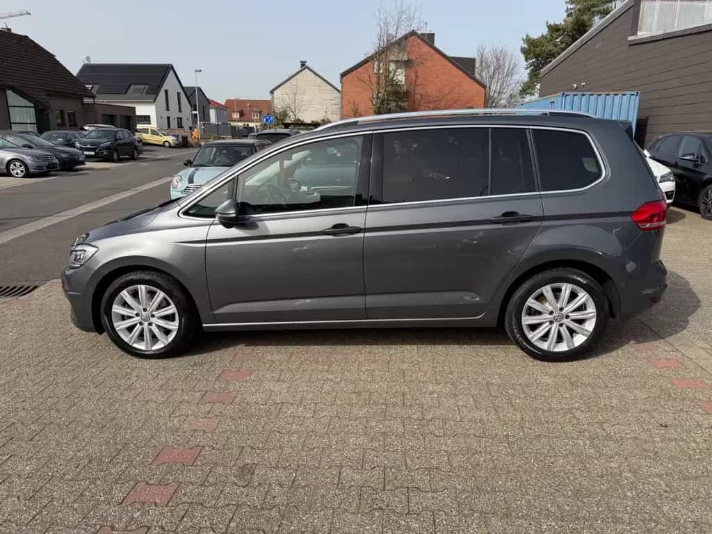 Volkswagen Touran Highline DSG LED AHK ACC LED KAMERA LEDER 02/2018-photo-7