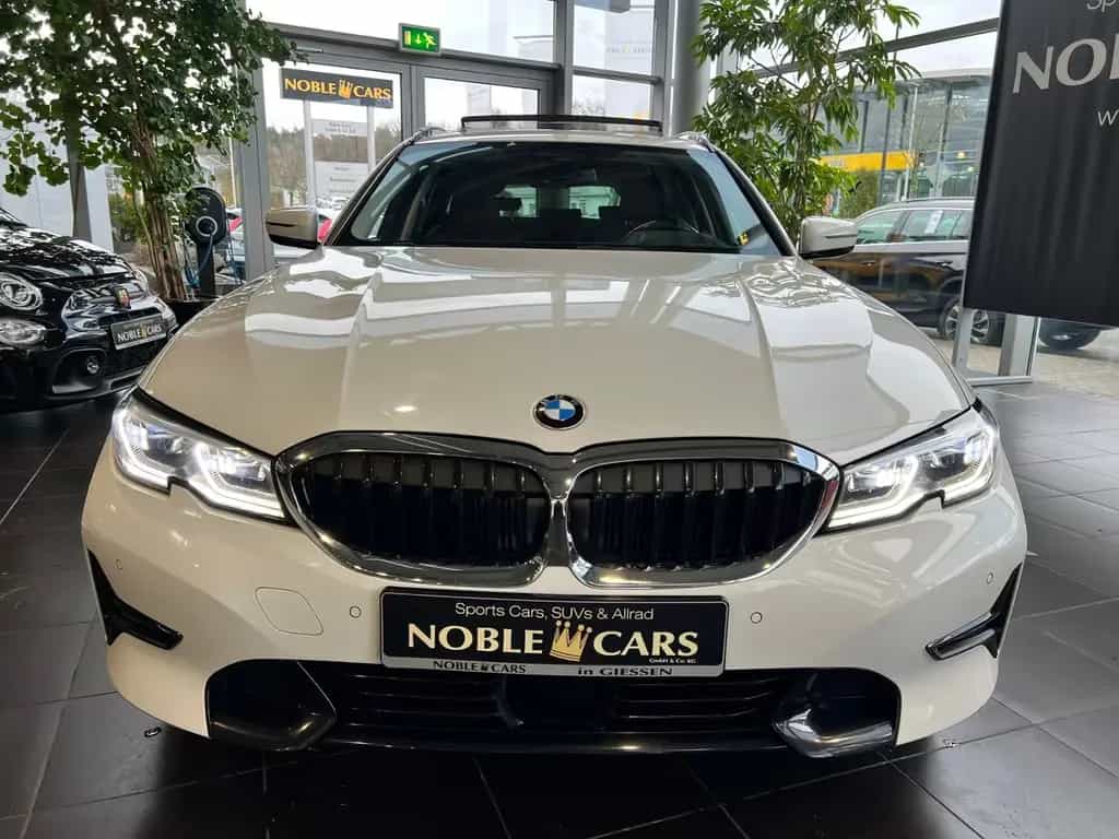 BMW 320 i Touring Sport Line PANO ACC LASER RFK 02/2020-photo-1
