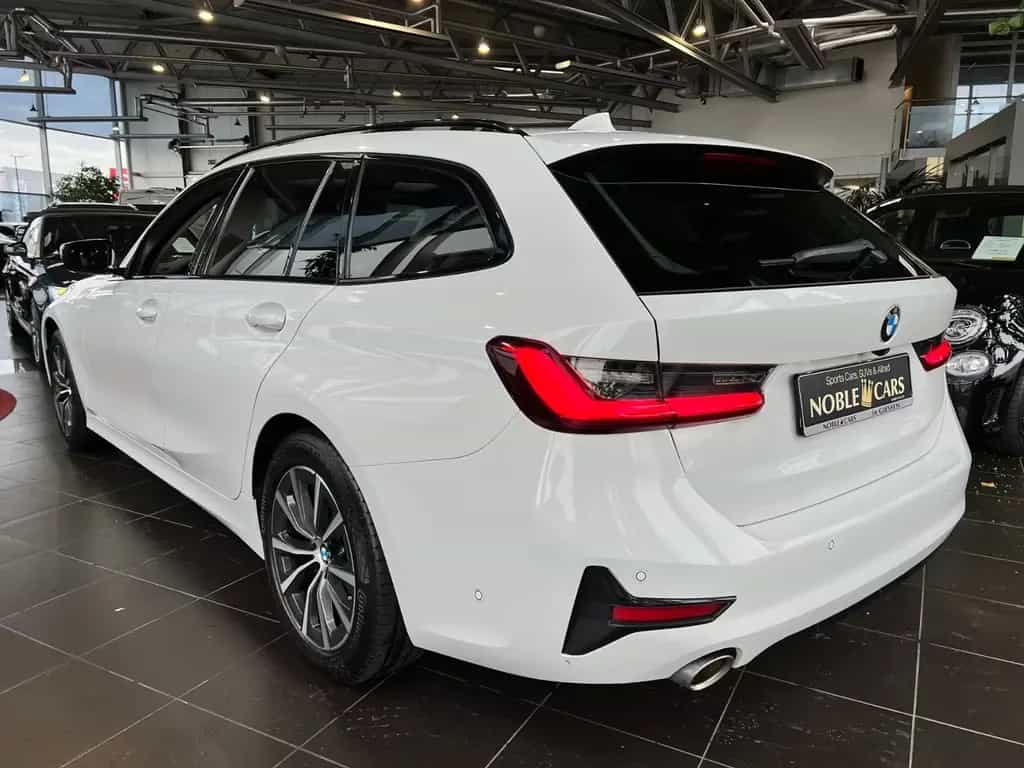 BMW 320 i Touring Sport Line PANO ACC LASER RFK 02/2020-photo-4