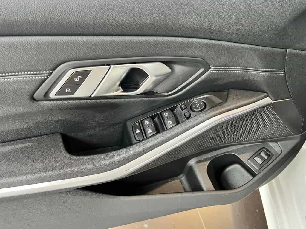 BMW 320 i Touring Sport Line PANO ACC LASER RFK 02/2020-photo-9