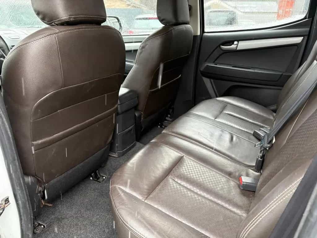 Isuzu D-Max Double Cab 4WD Premium AHK Vorne+Hinten 09/2012-photo-10