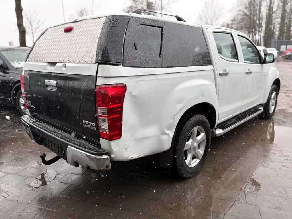 Isuzu D-Max Double Cab 4WD Premium AHK Vorne+Hinten 09/2012-photo-4