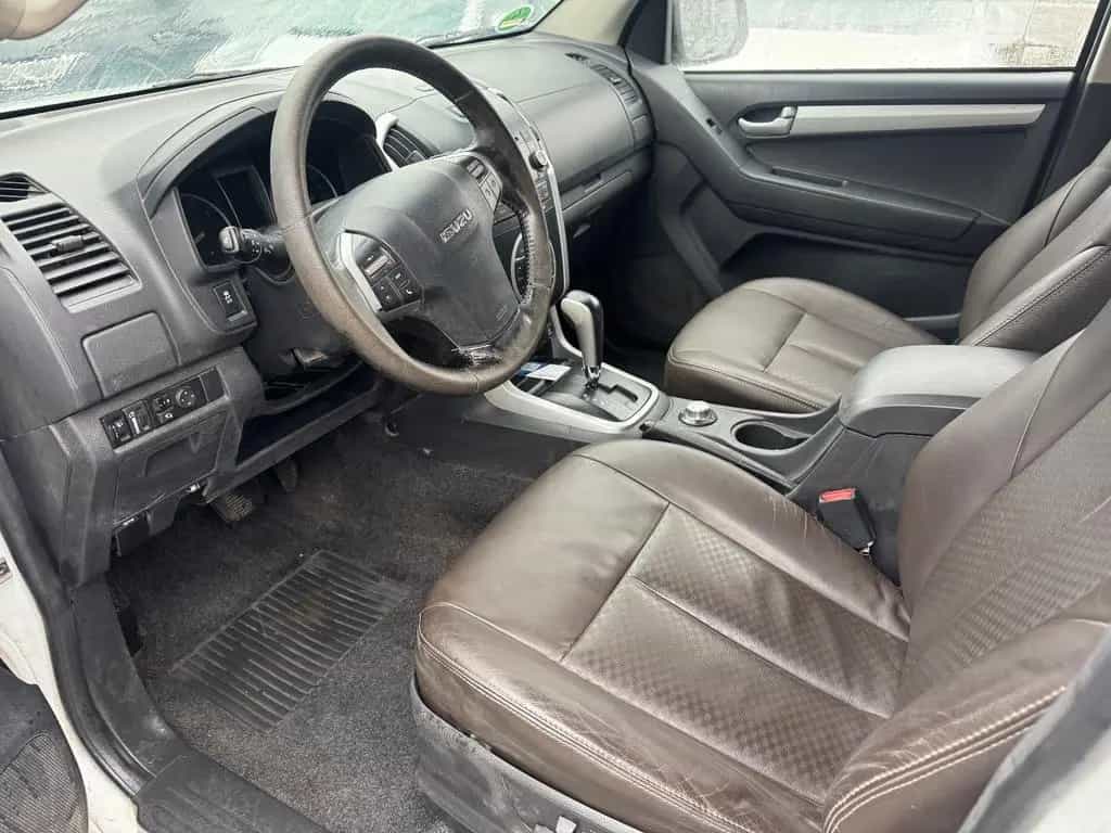 Isuzu D-Max Double Cab 4WD Premium AHK Vorne+Hinten 09/2012-photo-6