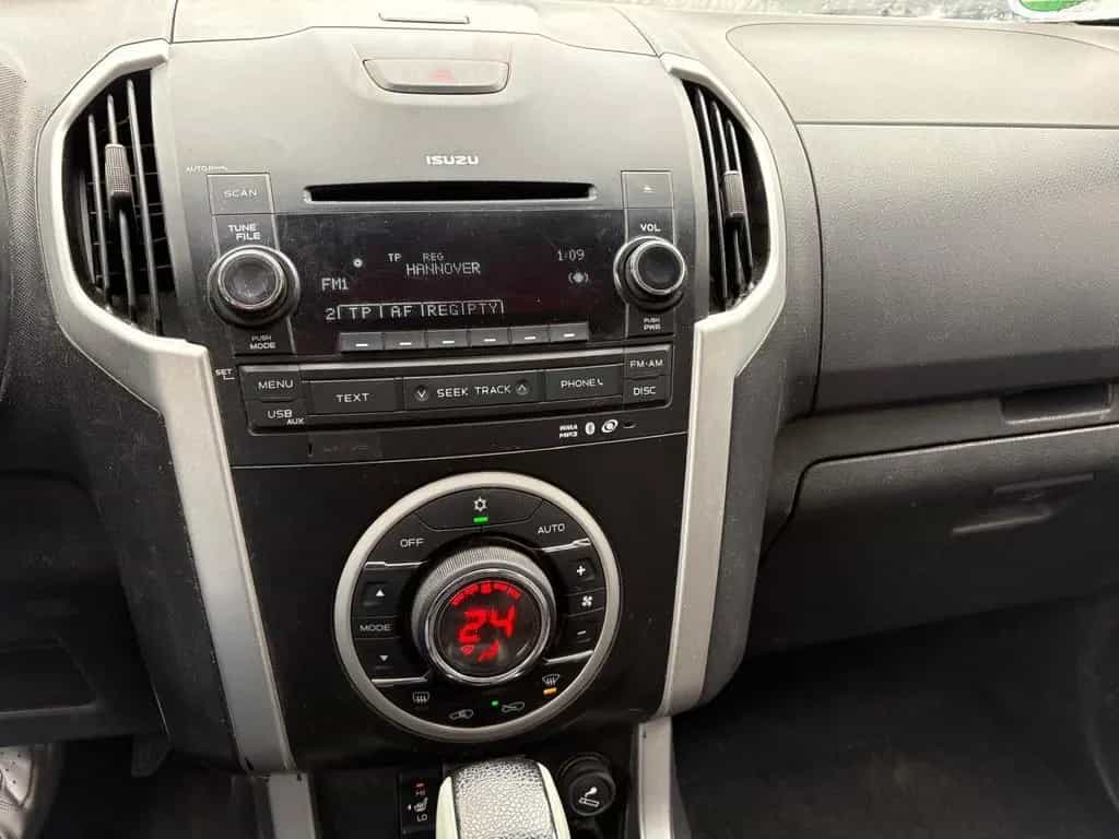 Isuzu D-Max Double Cab 4WD Premium AHK Vorne+Hinten 09/2012-photo-9