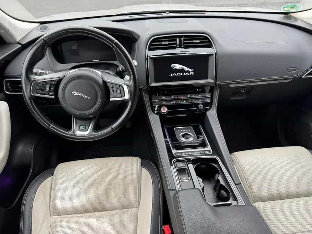 Jaguar F-Pace 25d AWD R-Sport Standheizung 12/2016-photo-12