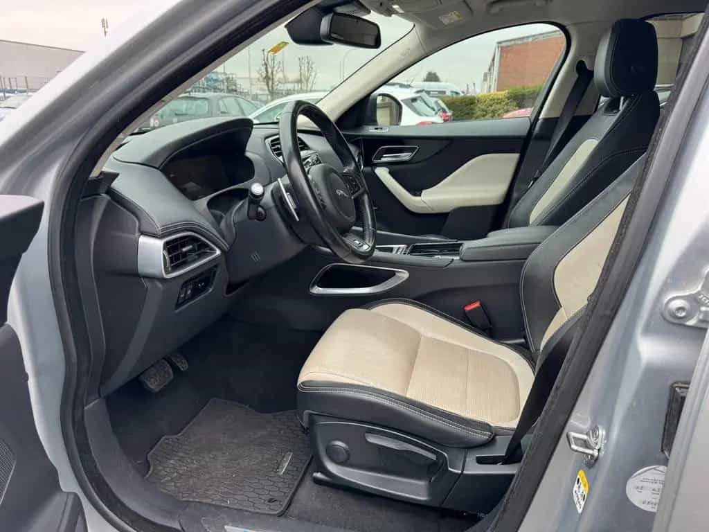 Jaguar F-Pace 25d AWD R-Sport Standheizung 12/2016-photo-13