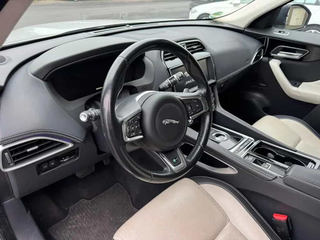 Jaguar F-Pace 25d AWD R-Sport Standheizung 12/2016-photo-15