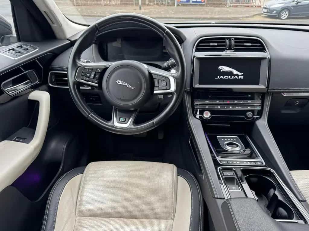 Jaguar F-Pace 25d AWD R-Sport Standheizung 12/2016-photo-16