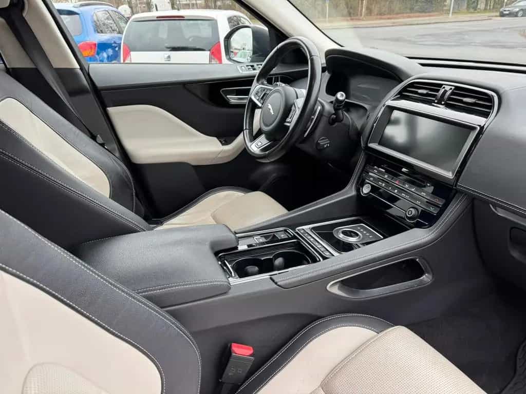 Jaguar F-Pace 25d AWD R-Sport Standheizung 12/2016-photo-20