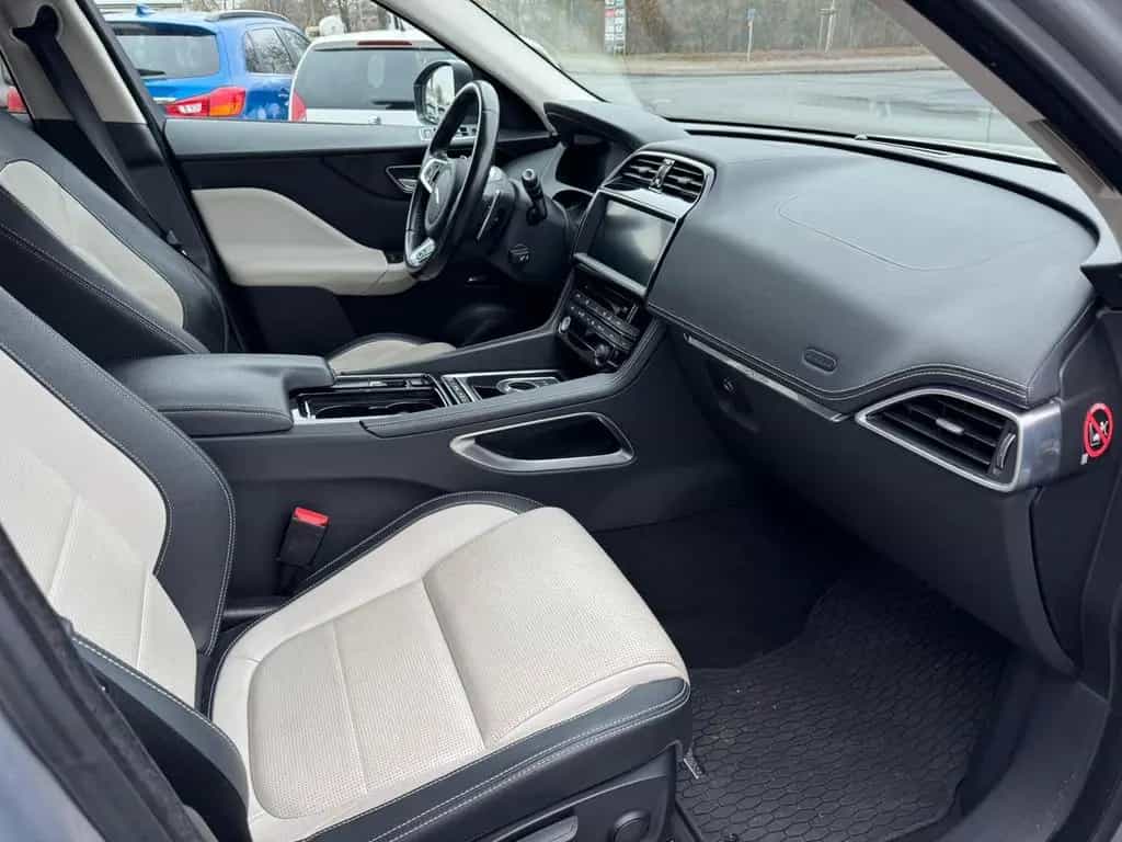 Jaguar F-Pace 25d AWD R-Sport Standheizung 12/2016-photo-21