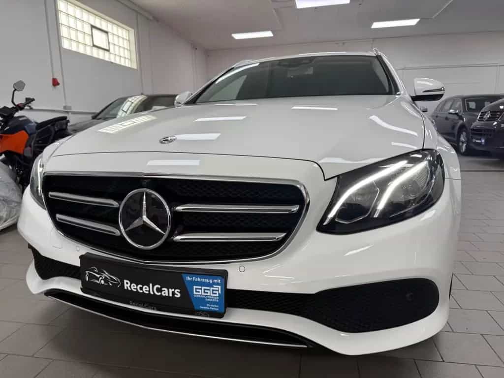 Mercedes-Benz E-Class d T*AVANTGARDE*LEDER*360°*AMG 19''*8-FACH* 10/2019-photo-0