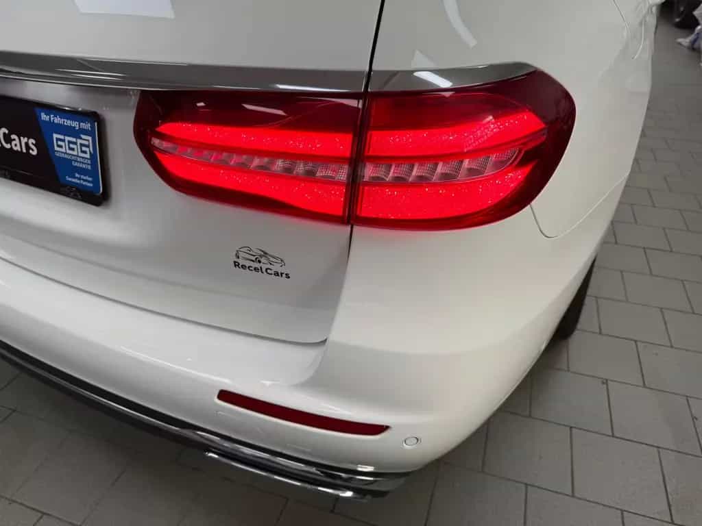 Mercedes-Benz E-Class d T*AVANTGARDE*LEDER*360°*AMG 19''*8-FACH* 10/2019-photo-15