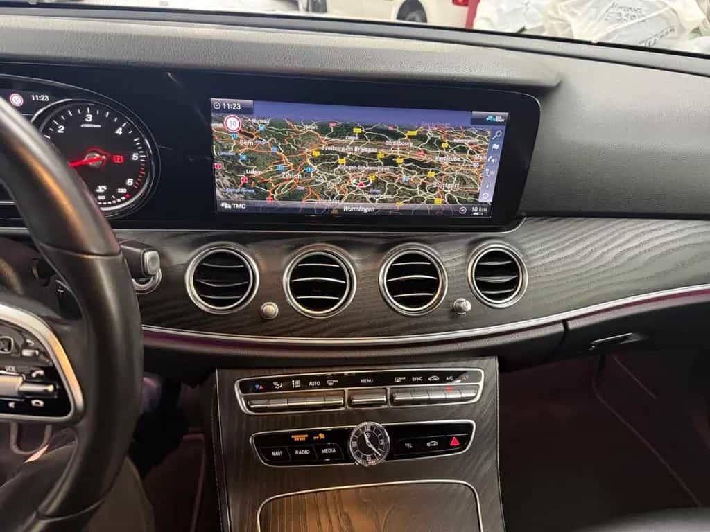 Mercedes-Benz E-Class d T*AVANTGARDE*LEDER*360°*AMG 19''*8-FACH* 10/2019-photo-33