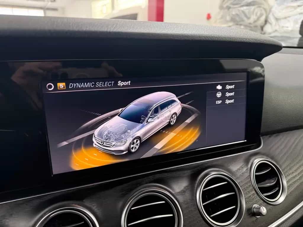Mercedes-Benz E-Class d T*AVANTGARDE*LEDER*360°*AMG 19''*8-FACH* 10/2019-photo-37