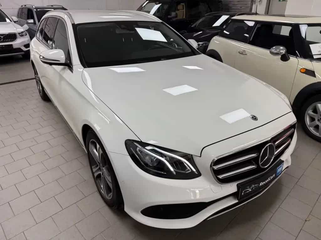 Mercedes-Benz E-Class d T*AVANTGARDE*LEDER*360°*AMG 19''*8-FACH* 10/2019-photo-4