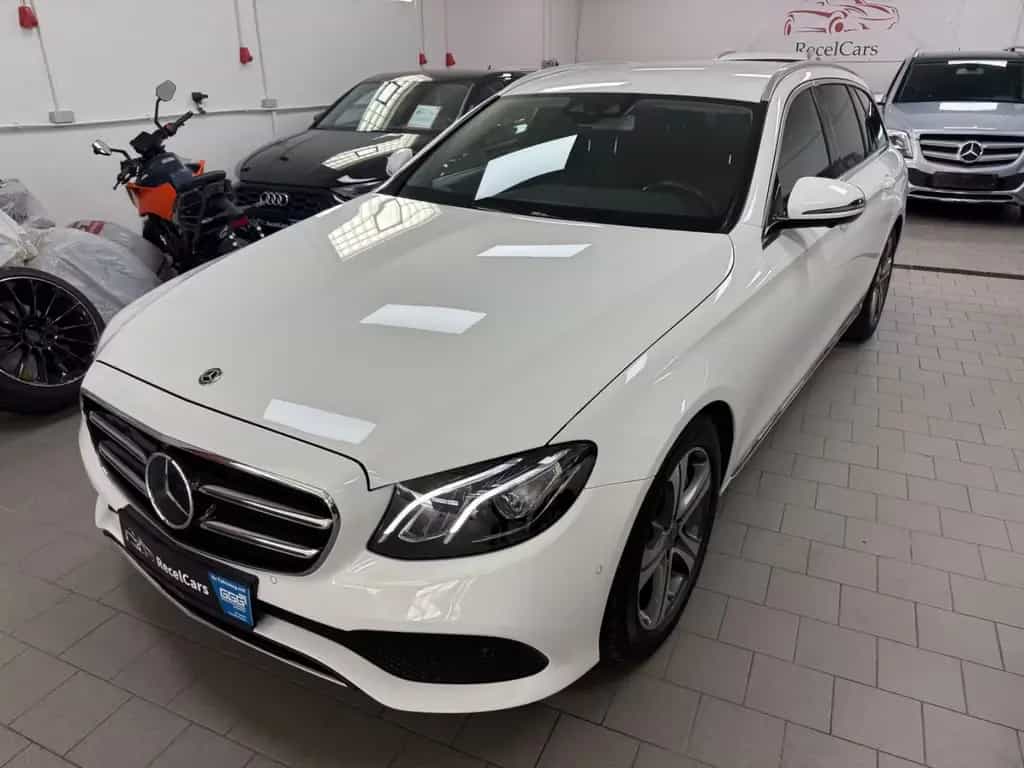 Mercedes-Benz E-Class d T*AVANTGARDE*LEDER*360°*AMG 19''*8-FACH* 10/2019-photo-5