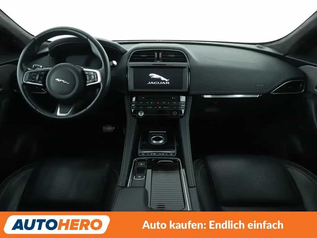 Jaguar F-Pace 25t Chequered Flag AWD Aut.*NAVI*LED*ACC* 02/2021-photo-11