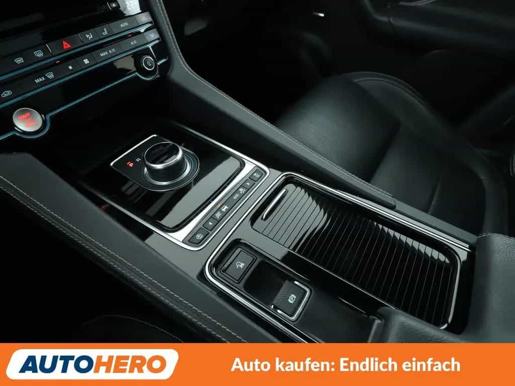Jaguar F-Pace 25t Chequered Flag AWD Aut.*NAVI*LED*ACC* 02/2021-photo-27
