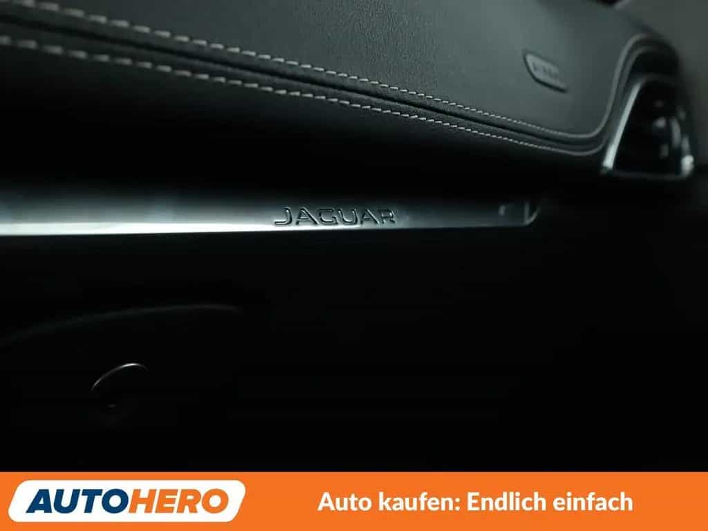Jaguar F-Pace 25t Chequered Flag AWD Aut.*NAVI*LED*ACC* 02/2021-photo-30