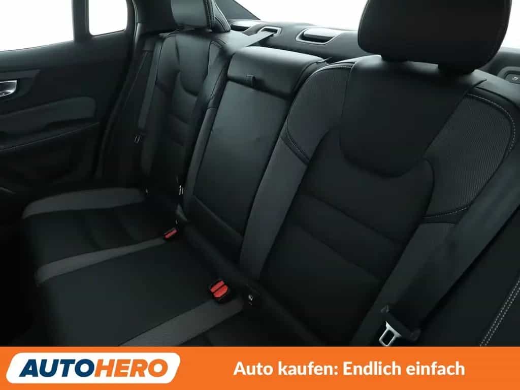 Volvo S60 2.0 B5 Mild-Hybrid Ultimate Dark AWD Aut*LED 10/2023-photo-13