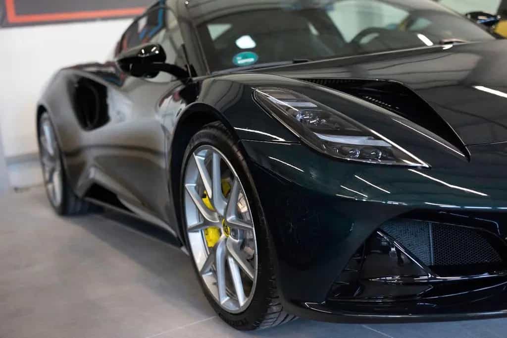 Lotus Emira V6 First Edition Manual 04/2023-photo-1
