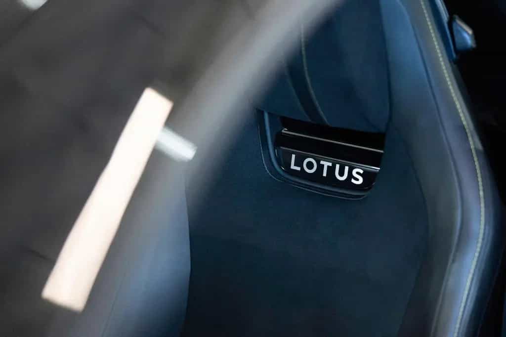 Lotus Emira V6 First Edition Manual 04/2023-photo-7