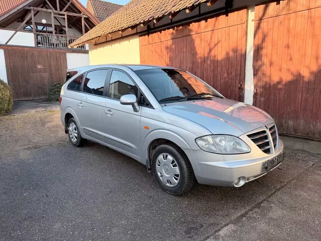 Ssangyong Rodius 270Xdi TÜV NEU 7-Sitzer Automatik AHK 02/2006-photo-0
