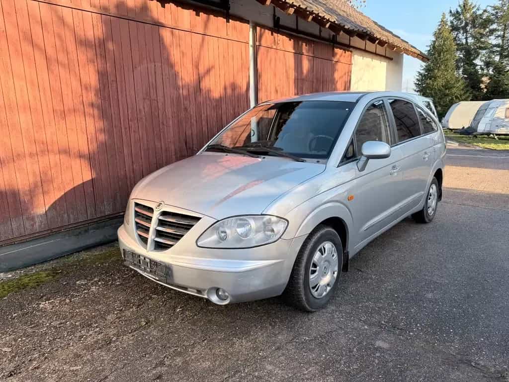Ssangyong Rodius 270Xdi TÜV NEU 7-Sitzer Automatik AHK 02/2006-photo-1