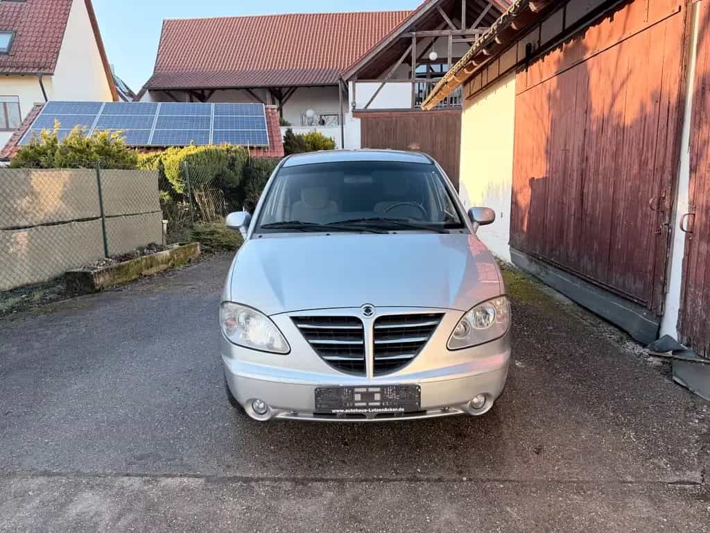 Ssangyong Rodius 270Xdi TÜV NEU 7-Sitzer Automatik AHK 02/2006-photo-4