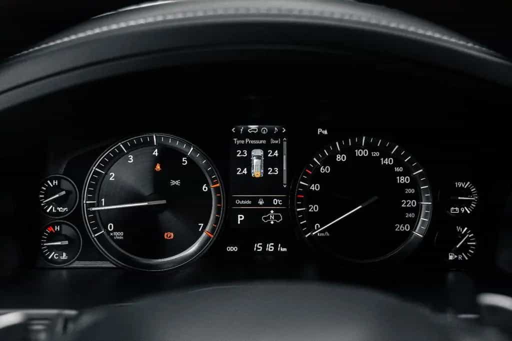 Lexus LX 570 08/2019-photo-11