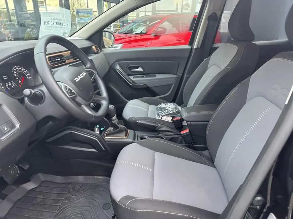 Dacia Duster EXTREME TCe 150 EDC LED+NAVI+360°KAMERA 12/2024-photo-8